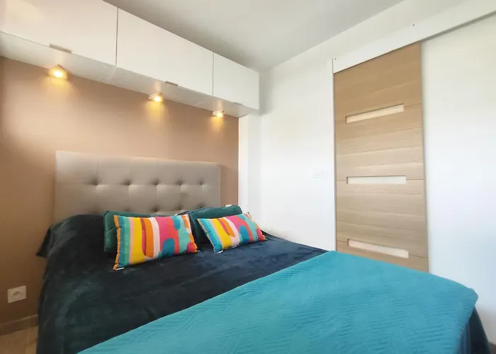 78, Port Nature, Colline 2, Village Naturiste * Agde